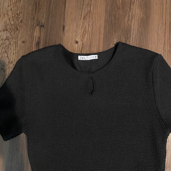 Zara Textured Weave Cropped Top With Keyhole - Picture 8 of 8